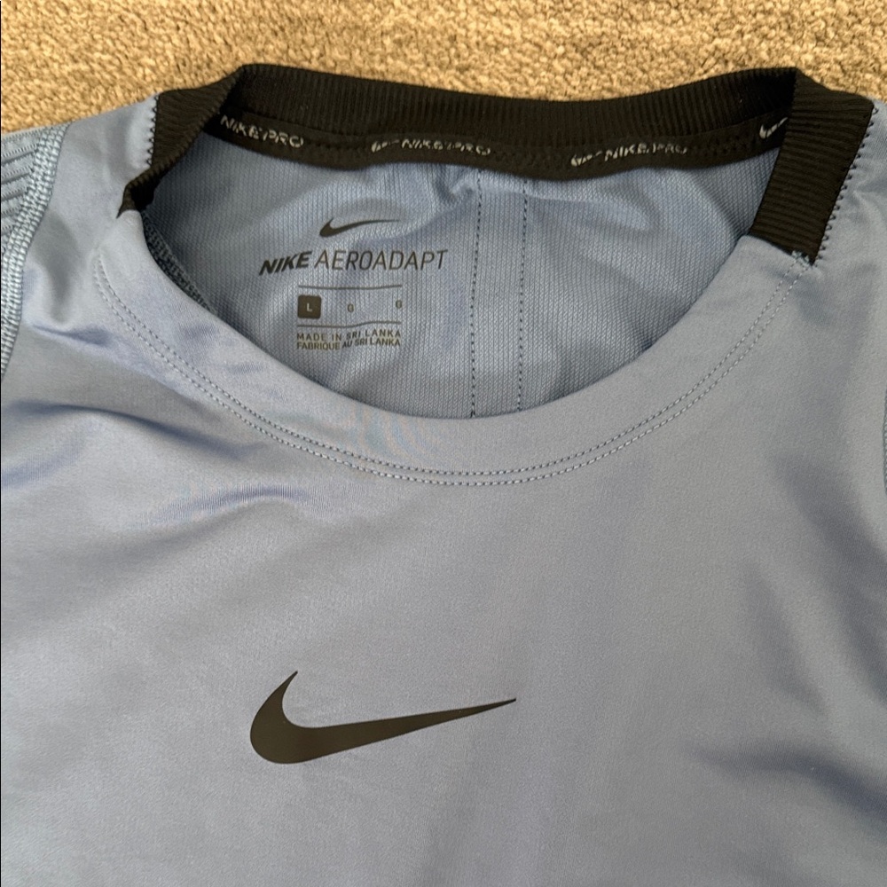Nike Pro AeeroAdapt Running shirt - Picture 2 of 5